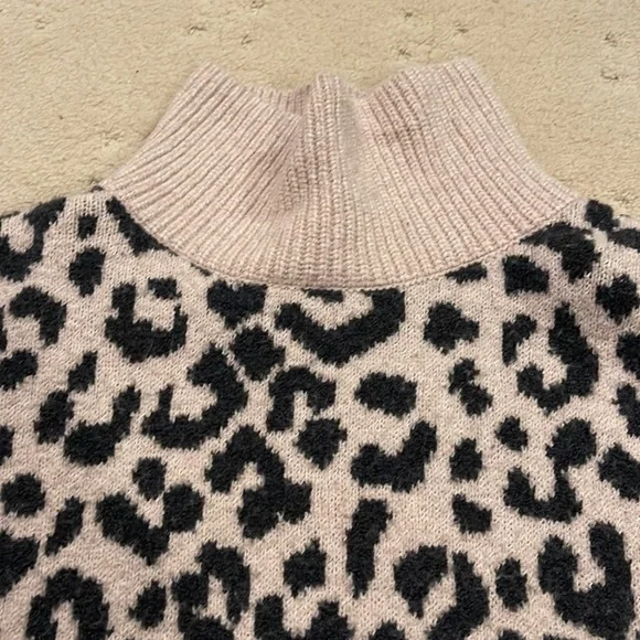 Yet Again Cheetah 🐆 Sweater Juniors Size S - Picture 2 of 5